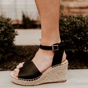 Black wedges